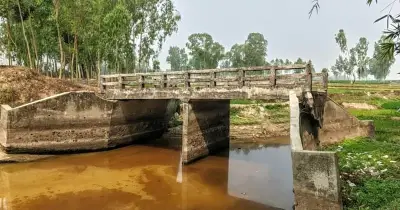 পুনর্ভবা নদীর সেতু ৯ বছরেও মেরামত হয়নি, দুর্ভোগে ১০ গ্রামের মানুষ