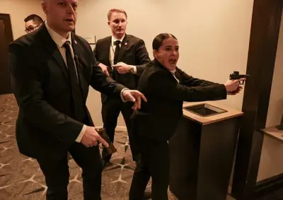 ওয়াশিংটনে রাতের খাবারে হঠাৎ নিরাপত্তা শঙ্কা, ট্রাম্পকে সরিয়ে নেওয়া হল