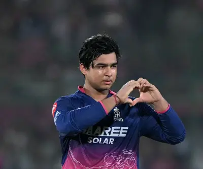 আইপিএলে রেকর্ডের বন্যায় ভেসে গেল বোলাররা