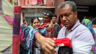 কাপড়ে মোড়ানো মৃত শিশু ইরফানকে কোলে নিয়ে হাসপাতাল থেকে বেরিয়ে এলেন স্বজন