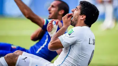 সুয়ারেজের কামড়: বিশ্বকাপের ইতিহাসে কলঙ্কজনক অধ্যায়