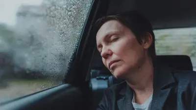 বৃষ্টির দিনে ঘুম আসার কারণ ও অন্যান্য খবর