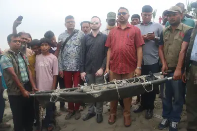 ফরিদপুরে জেলের বড়শিতে ধরা কুমির উদ্ধার করে খুলনায় পাঠানো হয়েছে