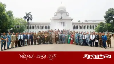 বিভিন্ন দেশের সামরিক বাহিনীর সদস্যদের সুপ্রিম কোর্ট পরিদর্শন