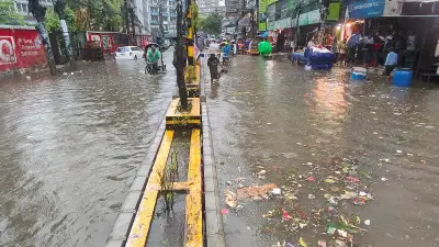 টানা বৃষ্টিতে চট্টগ্রাম নগরের সড়কে পানির নিচে তলিয়ে গেছে কয়েকটি সড়ক