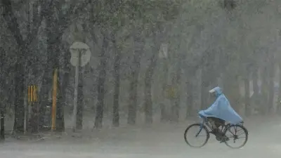 টানা ৪ দিন ৮ বিভাগে ভারী বর্ষণ, ভূমিধসের শঙ্কা