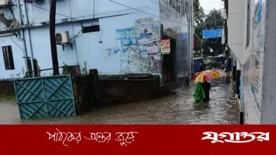 ভয়াবহ ‘মেঘ বিস্ফোরণে’ বিপর্যস্ত ফেনীর জনজীবন