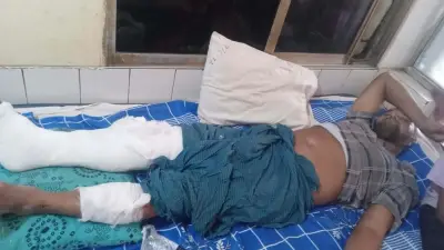 ব্যবসায়ীকে কুপিয়ে ও পা ভেঙে টাকা ছিনতাই