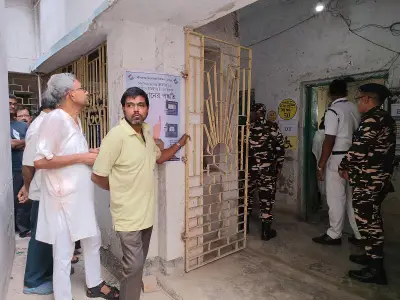 পশ্চিমবঙ্গে দ্বিতীয় দফার ভোটগ্রহণ চলছে, সহিংসতার অভিযোগ