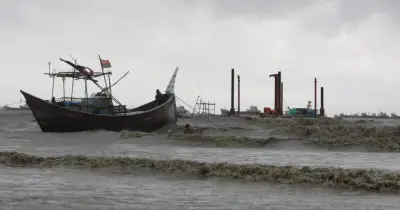 চার সমুদ্র বন্দরে ৩ নম্বর সতর্কতা সংকেত জারি