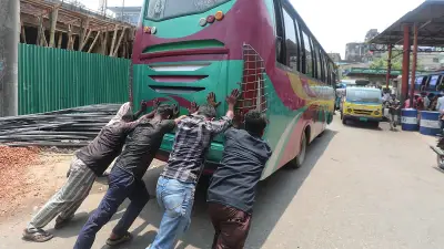 ইরান যুদ্ধে বিশ্ব অর্থনীতি সংকটে, দরিদ্র দেশগুলো সবচেয়ে ক্ষতিগ্রস্ত