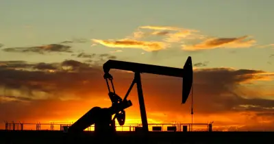 তেলের দাম চার বছরের উচ্চতায়, শেয়ারবাজার দরপতন