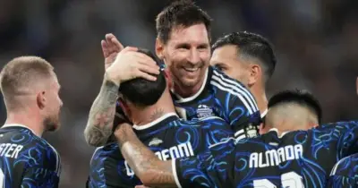 বিশ্বকাপের প্রস্তুতিতে দাপুটে জয়ে আর্জেন্টিনা, মেসির নেতৃত্বে জাম্বিয়াকে ৫-০ গোলে উড়িয়ে দিল