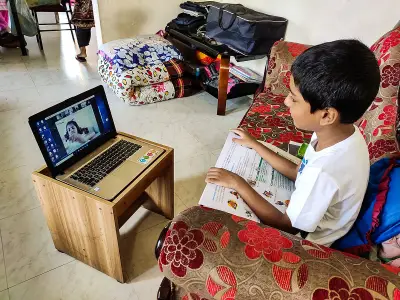 গ্রামীণ শিক্ষার্থীদের জন্য অনলাইন ক্লাসের চ্যালেঞ্জ: বৈষম্য ও বাস্তবতা