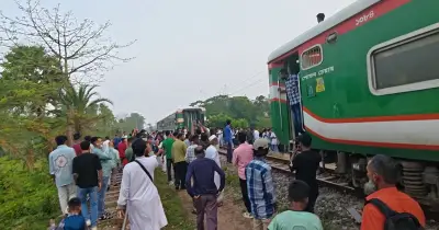 কুমিল্লার নাঙ্গলকোটে উদয়ন এক্সপ্রেসের তিন বগি বিচ্ছিন্ন, বড় দুর্ঘটনা এড়ানো গেছে