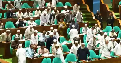 সংসদ অধিবেশন থেকে বিরোধী দলের ওয়াকআউট, গণভোটের রায়ের অবমূল্যায়নের অভিযোগ