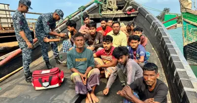 সেন্টমার্টিনের কাছে গভীর সমুদ্রে ইঞ্জিন বিকল ট্রলার থেকে ১৫ জেলেকে উদ্ধার করল নৌবাহিনী