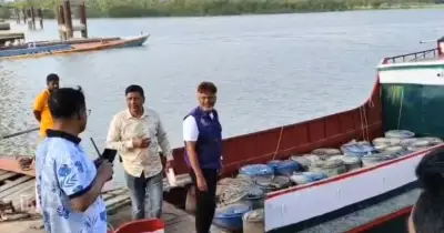 কলাপাড়ায় অবৈধ জ্বালানি তেল জব্দ: ৬ হাজার ২০০ লিটার উদ্ধার, মালিক জরিমানা