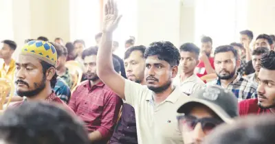 রেমিট্যান্সে রেকর্ড ৩৭৫ কোটি ডলার: ভবিষ্যতের জন্য দক্ষতা ও বৈচিত্র্য জরুরি