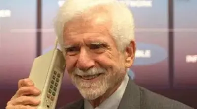 ৫৩ বছর আগে প্রথম সেলুলার ফোন কলের মাধ্যমে যোগাযোগ বিপ্লবের সূচনা করেছিলেন মার্টিন কুপার