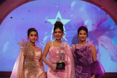 ‘লাক্স সুপারস্টার ২০২৫’-এর বিজয়ী বিদুষী বর্ণিতা, সিনেমা নির্মাণ করবেন রায়হান রাফী