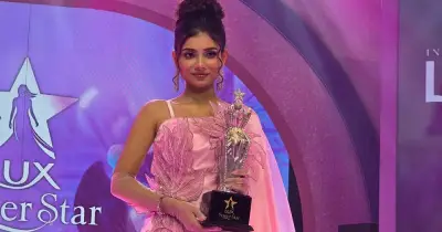 লাক্স সুপারস্টার ২০২৫-এর বিজয়ী রাজশাহীর বিদুষী বর্ণিতা, সিনেমা নির্মাণ করবেন রায়হান রাফী