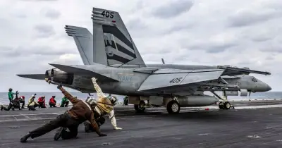 ইরানে মার্কিন যুদ্ধবিমান ভূপাতিত, উভয় পক্ষের মধ্যে উদ্ধারকাজে তীব্র প্রতিযোগিতা