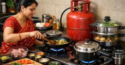 গ্যাসের দাম বৃদ্ধিতে সাধারণ মানুষের চাপ, রান্নায় গ্যাস সাশ্রয়ের কার্যকর উপায়