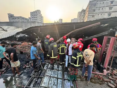 কেরানীগঞ্জের গ্যাসলাইটার কারখানায় ভয়াবহ অগ্নিকাণ্ড: পাঁচ শ্রমিকের মৃত্যু, নিখোঁজ অনেকে