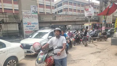 রাজধানীতে তেলের জন্য দীর্ঘ লাইন: চালকদের ভোগান্তি বেড়েই চলেছে