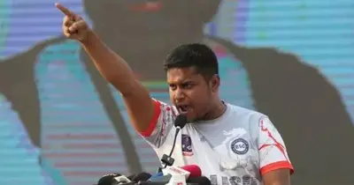 হাসনাত আব্দুল্লাহর প্রশ্ন: তারেক রহমান কি নিজে দেশ চালাচ্ছেন, নাকি নেপথ্যে অন্য কেউ?