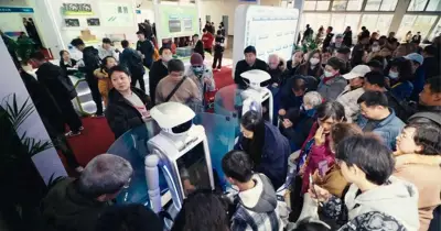 বেইজিংয়ে এআই ও রোবট প্রদর্শনীতে চীনের উদ্ভাবনী শক্তির প্রদর্শনী