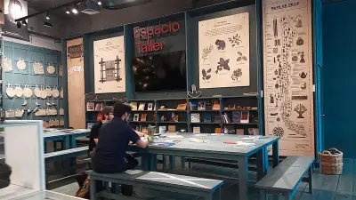 চিলির সংবিধান স্কোয়ার: যেখানে মিল খুঁজে পাই বাংলাদেশের সংসদ ভবনের