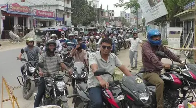 নওগাঁয় ফুয়েল অ্যাপে তেল বিক্রি শুরু, স্বচ্ছতা বাড়লেও গ্রাহকদের ভোগান্তি কমেনি