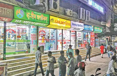 জ্বালানি সংকটে দোকান বন্ধ: বিক্রি অর্ধেক, ব্যবসায়ীদের হিমশিম