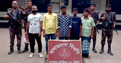 ঝিনাইদহ সীমান্তে অবৈধ প্রবেশের চেষ্টায় ১১ জন আটক, ভারতীয় নাগরিকসহ