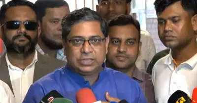 স্থানীয় সরকার প্রতিমন্ত্রীর ঝটিকা সফর: কর্মকর্তাদের দেরিতে আসার ঘটনায় নাম-ফোন নম্বর নোট