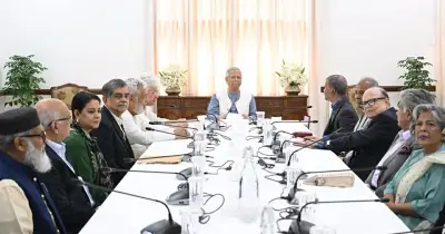 ইউনূস ও সাবেক উপদেষ্টাদের বিরুদ্ধে তদন্তের দাবিতে আইনি নোটিশ, দেশত্যাগে নিষেধাজ্ঞা চাওয়া