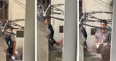 আদালত হাজতখানায় পুলিশ-আইনজীবীর অর্থ লেনদেনের ভিডিও ভাইরাল, পুলিশ সদস্য বরখাস্ত