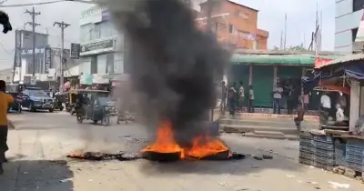 নরসিংদীর বেলাবোতে ছাত্রদলের কমিটি নিয়ে বিক্ষোভ, সড়কে টায়ার জ্বালিয়ে প্রতিবাদ