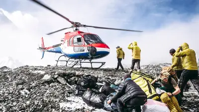 এভারেস্টে ভুয়া উদ্ধার অভিযান ও বিমা কেলেঙ্কারি: নেপালে ধরা পড়ল বিশাল প্রতারণার জাল