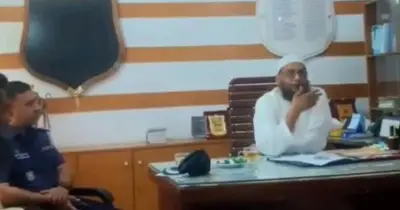 ময়মনসিংহের ফুলপুরে ওসির চেয়ারে সংসদ সদস্যের বসা নিয়ে বিতর্ক