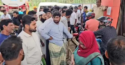 নাটোরে তেল বিক্রি করে কৃত্রিম সংকট সৃষ্টি: মহাসড়ক অবরোধ, ফিলিং স্টেশনে জরিমানা