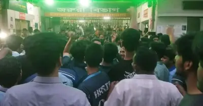 ঢামেক হাসপাতালে শিক্ষার্থী-চিকিৎসক সংঘর্ষ, জরুরি বিভাগের চিকিৎসা সেবা বন্ধ