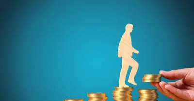 মাসিক বেতন চক্রে আটকে শ্রমিকদের সংকট: আর্জিত মজুরি অ্যাক্সেসের সম্ভাবনা