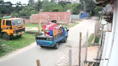 শ্রীবরদীতে ট্রাংকে নারী লাশ: সিসিটিভি ফুটেজে ধরা পড়ল নীল পিকআপ ভ্যান