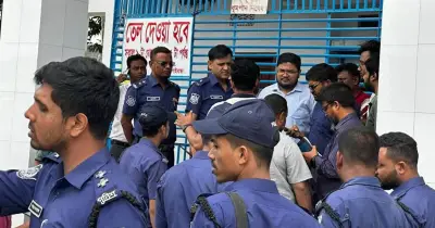 গাইবান্ধার পলাশবাড়ীতে তেলের লাইনে তর্ক, ছুরিকাঘাতে তিন যুবক আহত