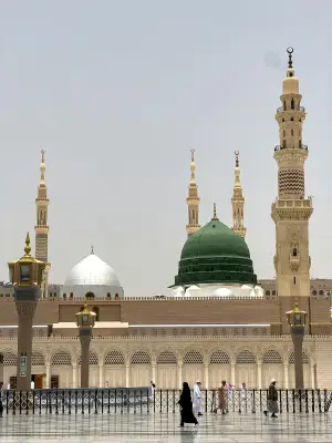 হজরত আয়েশার নবীজির প্রতি গভীর ভালোবাসা: ইমান ও আধ্যাত্মিক সংযোগের অপূর্ব সমন্বয়