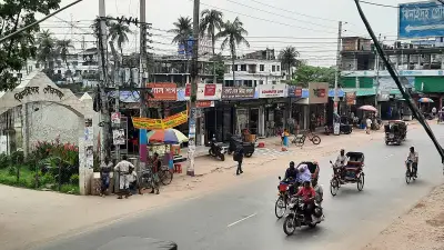 ঝিনাইদহ পৌরসভার জমি দখল করে গড়ে উঠেছে ১৯টি দোকান, আইনি জটিলতায় সুপারমার্কেট নির্মাণ বন্ধ