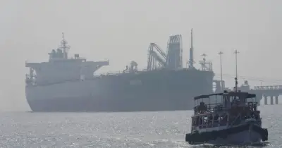 ইরানের হরমুজ প্রণালিতে ট্রানজিট ফি এখন রিয়ালে নেওয়ার প্রস্তাব, মার্কিন ডলার আধিপত্য চ্যালেঞ্জ